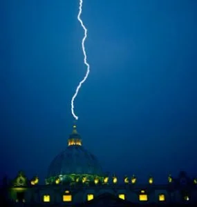 Un rayo cayó sobre el Vaticano