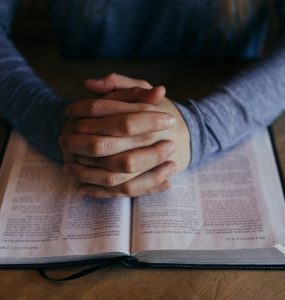 Cómo estudiar y comprender la Biblia de forma correcta