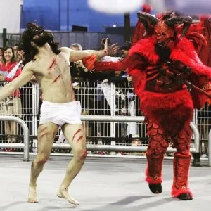 Jesús es «derrotado» por Satanás en el Carnaval de Brasil