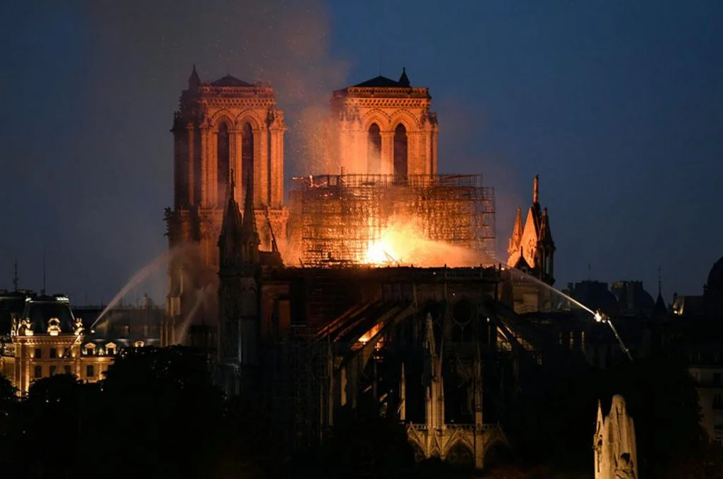 catedral-notre-dame-profecia-biblia